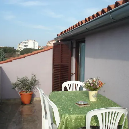 Apartment Purple House Pula